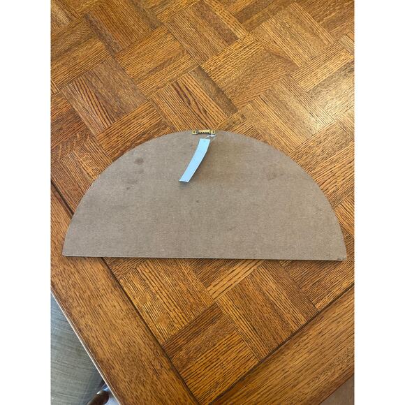 Cute Lover of the outdoors sign
THINK OUTSIDE 
NO BOX REQUIRED - Picture 3 of 3